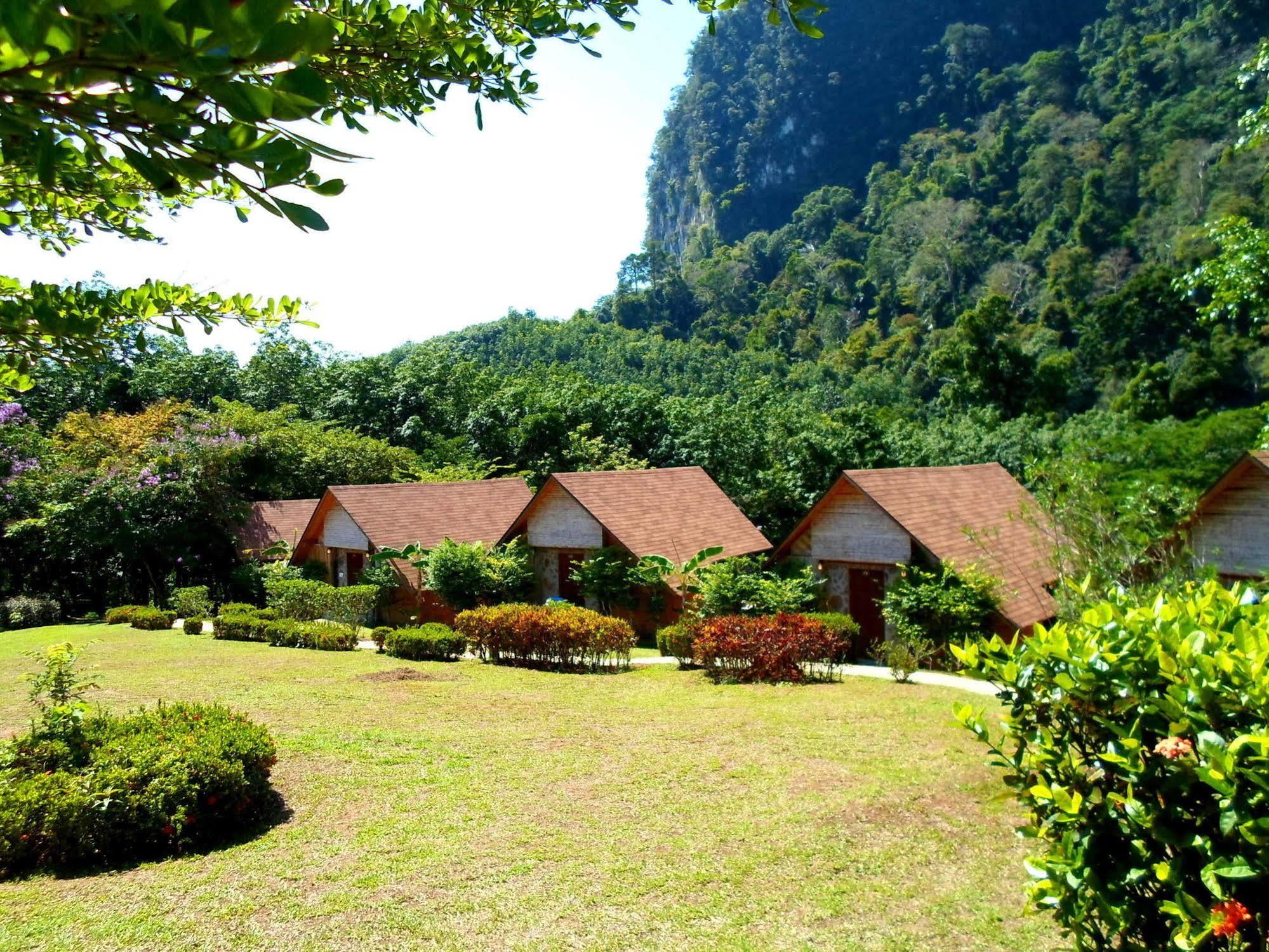The Cliff & River Jungle Resort Пханом Экстерьер фото