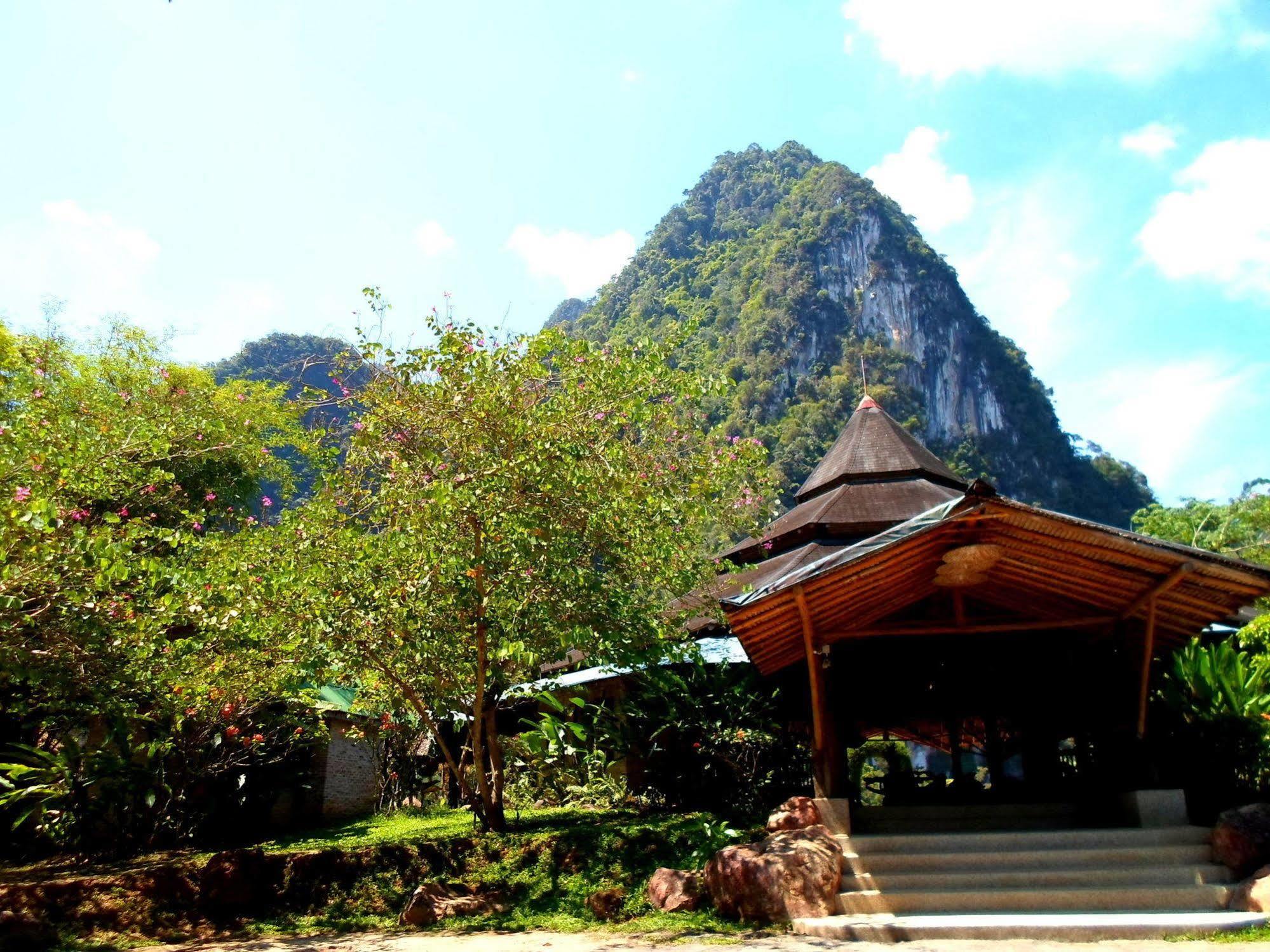 The Cliff & River Jungle Resort Пханом Экстерьер фото