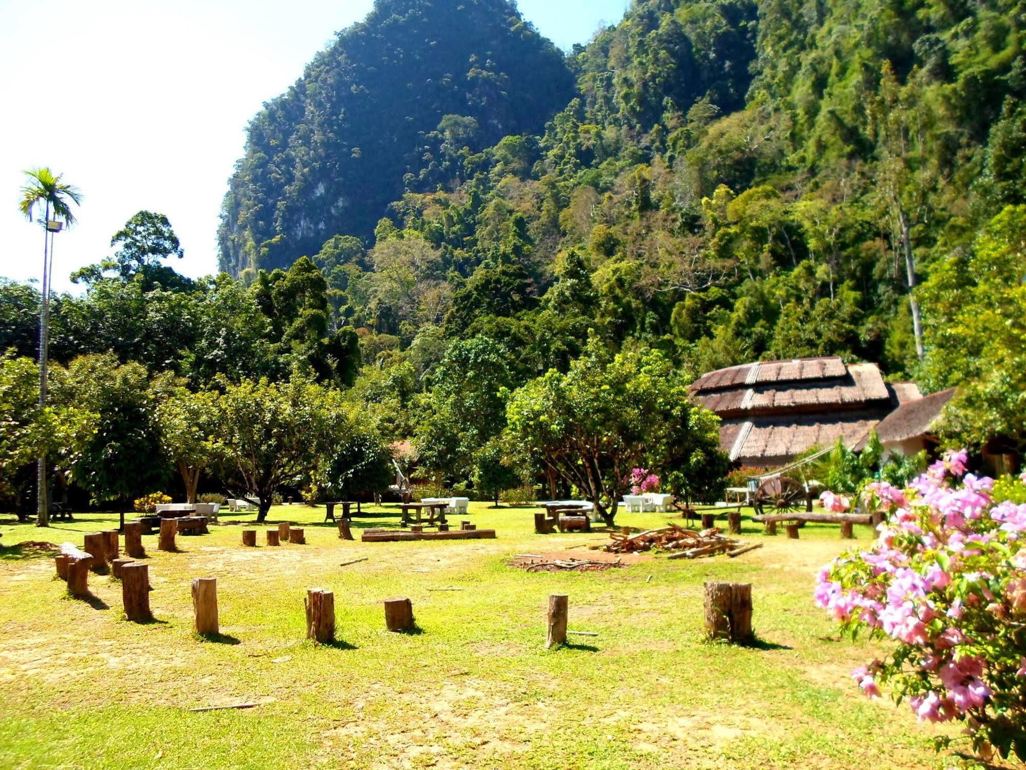 The Cliff & River Jungle Resort Пханом Экстерьер фото